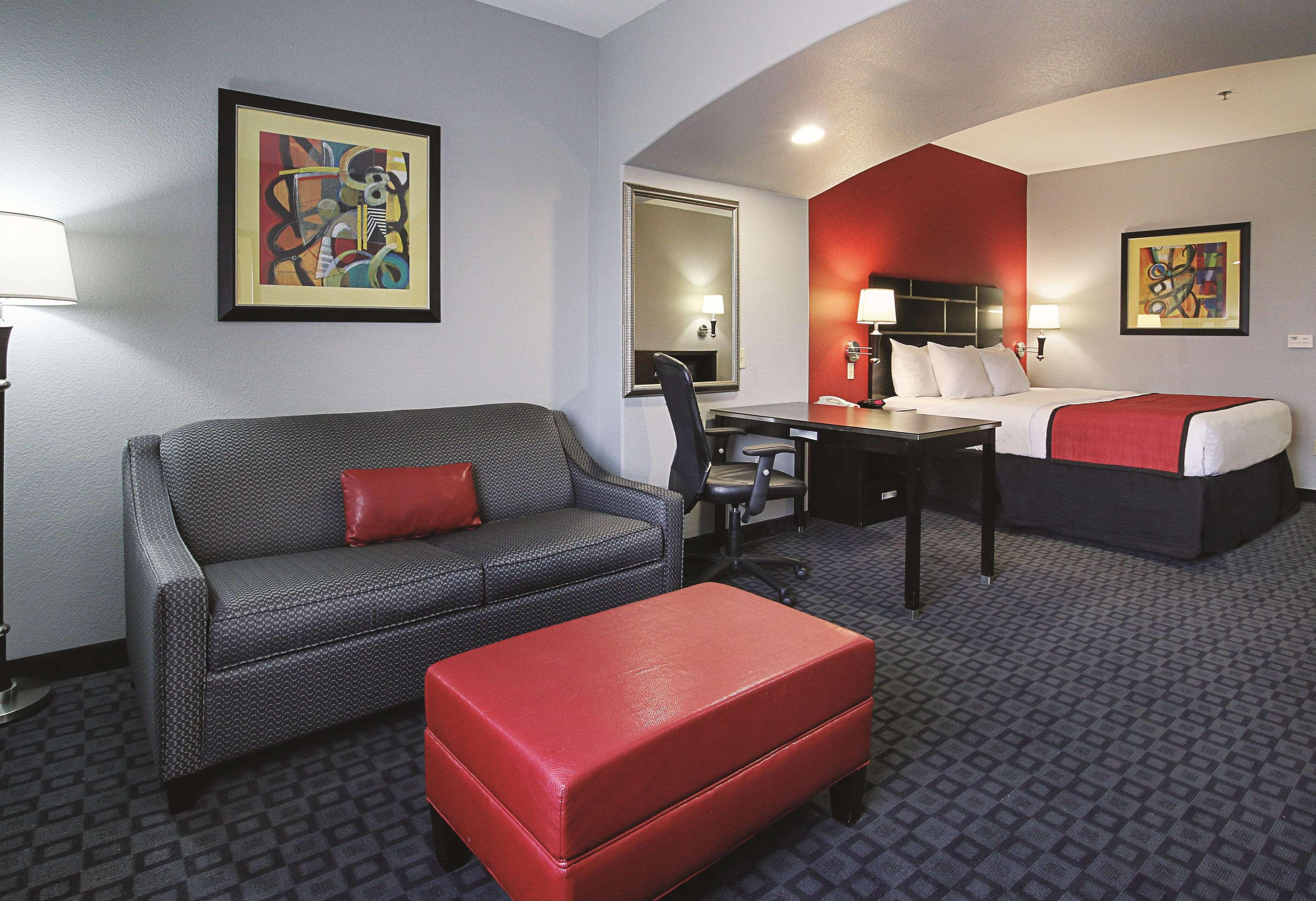 La Quinta Inn & Suites By Wyndham South Dallas - Hutchins Exterior photo