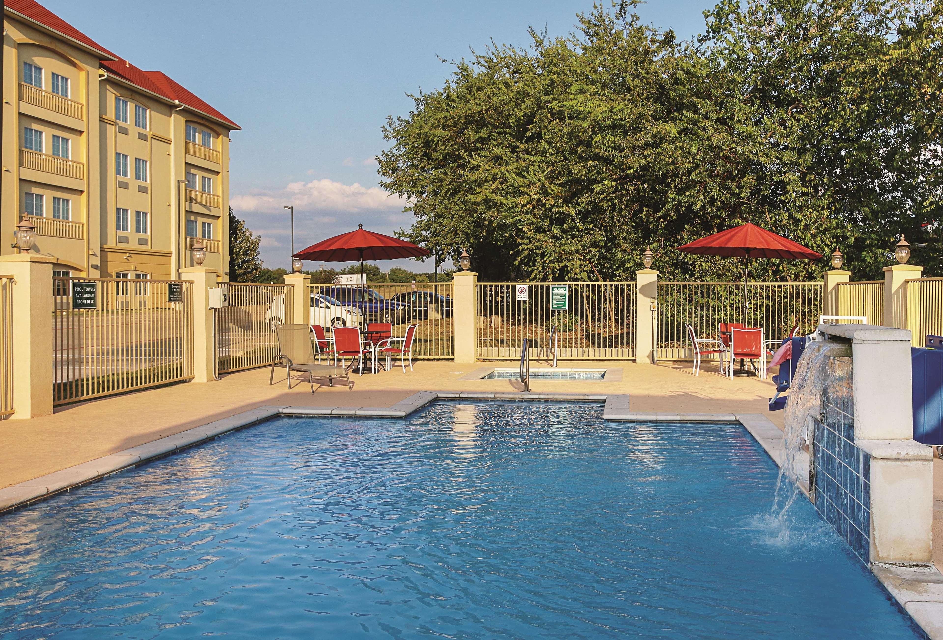 La Quinta Inn & Suites By Wyndham South Dallas - Hutchins Exterior photo