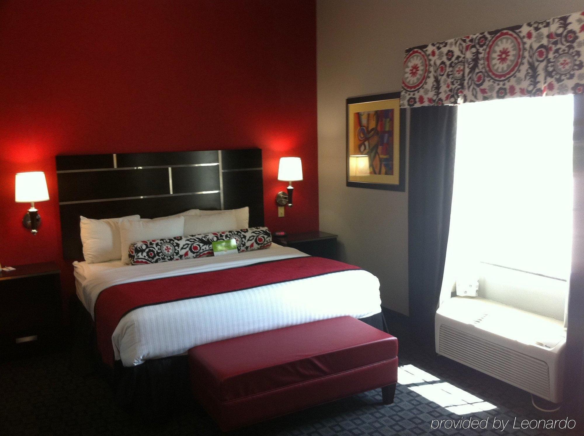 La Quinta Inn & Suites By Wyndham South Dallas - Hutchins Room photo